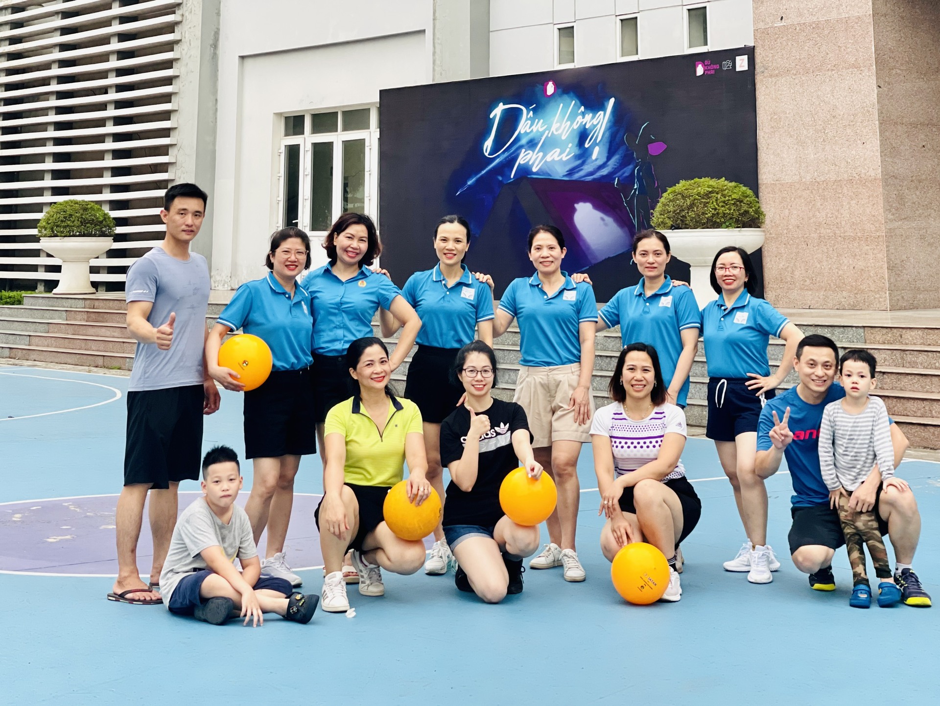 Ra mắt CLB Bóng chuyền hơi trường THPT chuyên Nguyễn Trãi